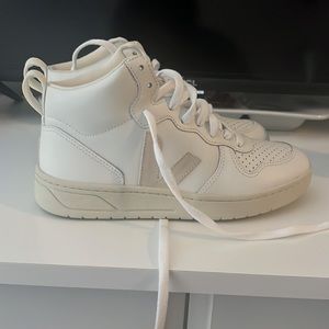 Vejas high top ankle, size 7.5 (run smaller) never worn before brand new